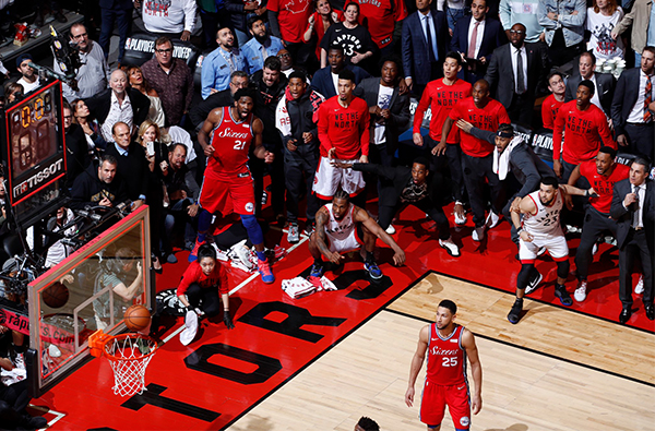 Kawhi Leonard經典絕殺瞬間，榮獲年度最佳體育攝影照片！