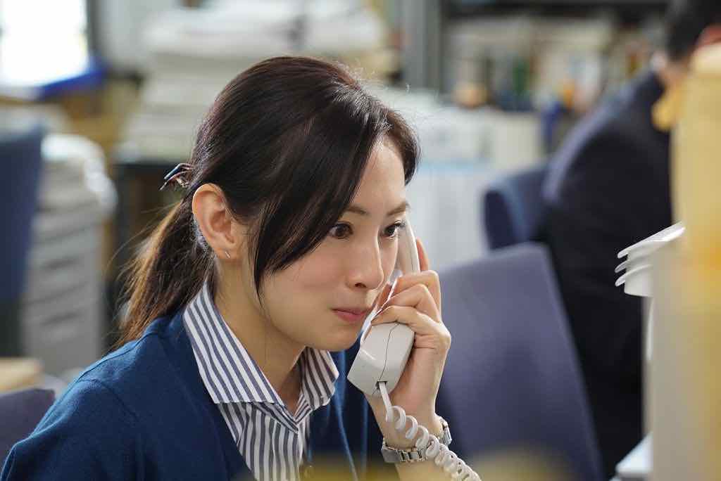 《響-HIBIKI-》不爽被挑釁折斷學長手指，小栗旬訝異她比想像中「平凡」！？
