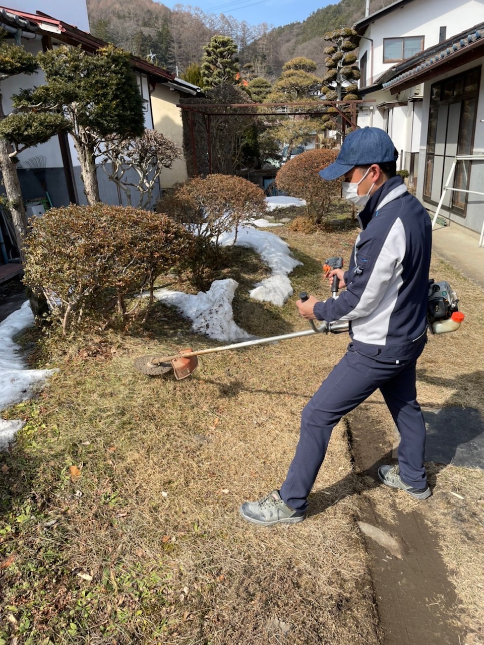 家の周りの草刈り