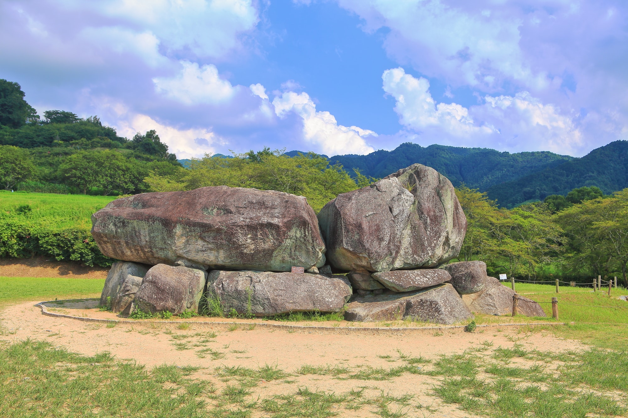 古墳の魅力: 古墳と墳墓の違い – NSMM