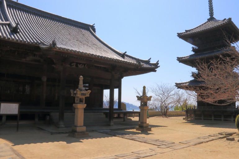 三重塔と本蓮寺