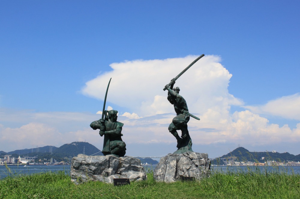 Statues of the duel between Miyamoto Musashi and Kojiro Sasaki on the Ganryu Island 