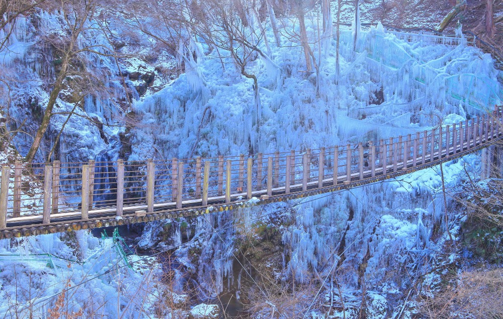 Les stalactites de glaces de Onouchi