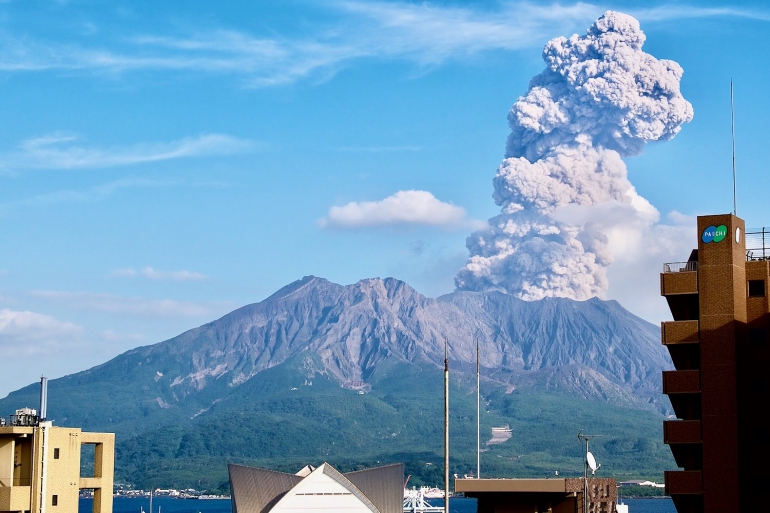 Sakurajima fumes