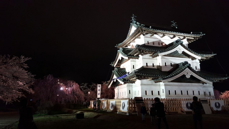 Hirosaki Castle tower temporarily moved without dismantling