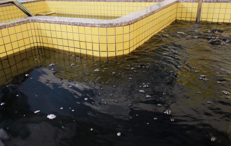 Kaisei-yu’s black water bath