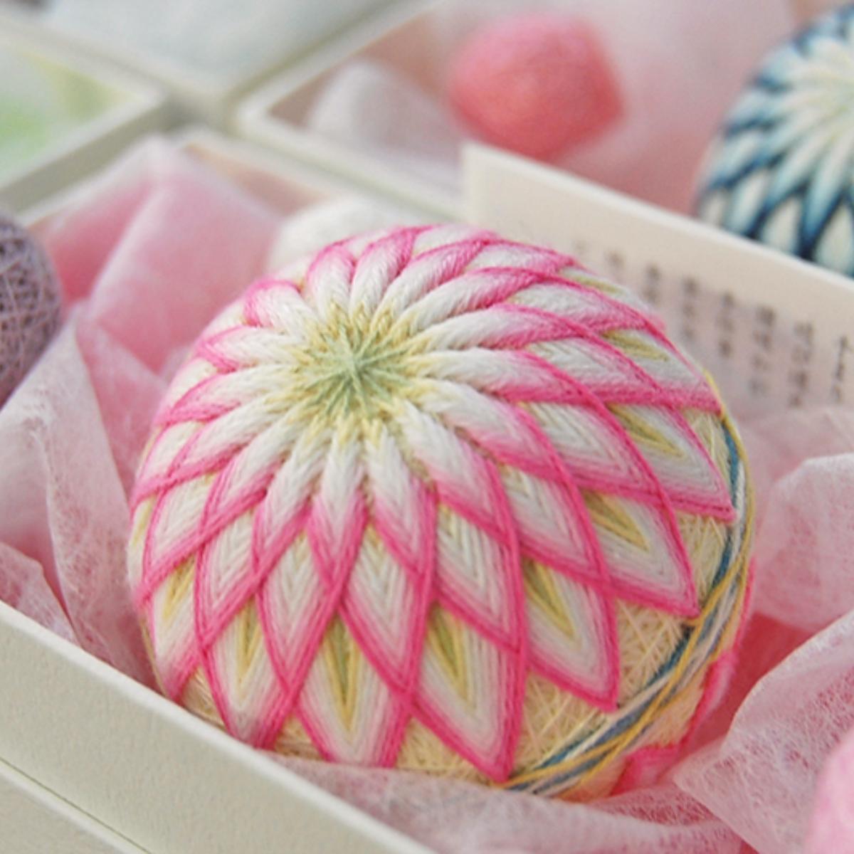 色と柄が愛らしい。香川【讃岐かがり手まり】が生まれるまで｜THE GATE