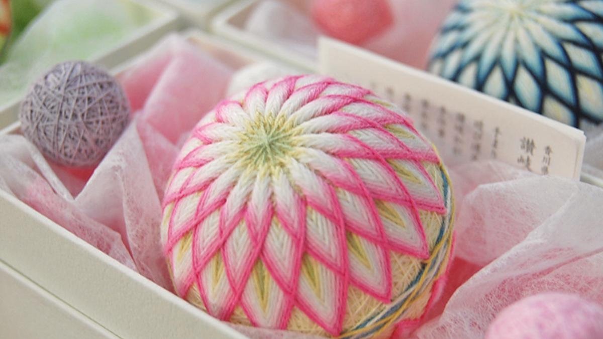 讃岐かがり手まり　手毬　手鞠　工芸　伝統工芸　荒木永子さん作 讃岐かがり手まり | 讃岐かがり手まり保存会, 荒木永子 |本