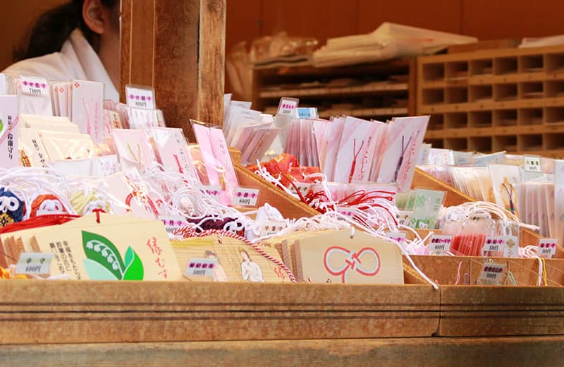 縁結び神社の神様の力を借りて恋愛運をアップさせよう