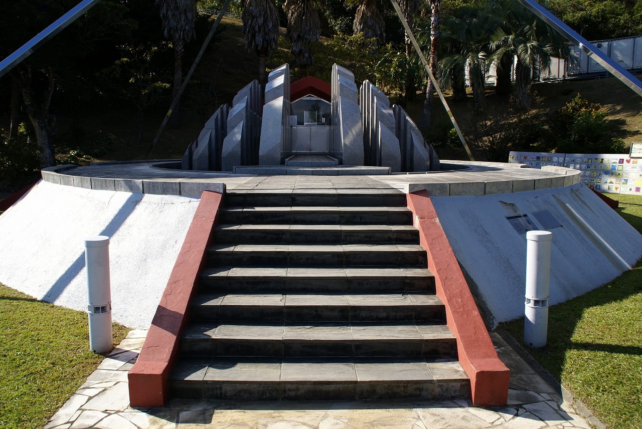 モアイ像 なぜ宮崎県のサンメッセ日南にあるの The Gate 日本の旅行観光マガジン 観光旅行情報掲載