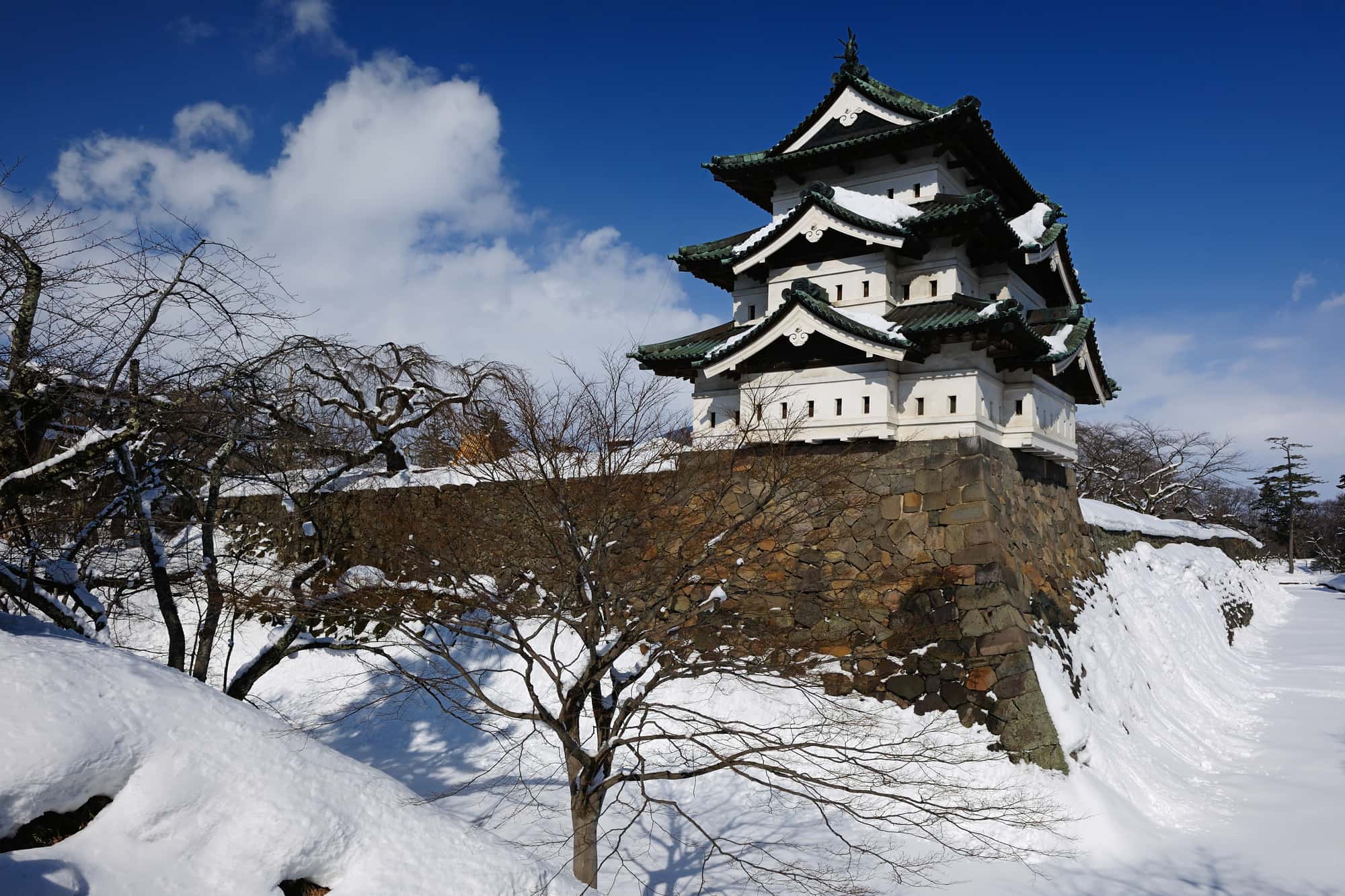 【弘前城】桜の名所日本一!写真スポットを歴史とともに案内|THE GATE|日本の旅行観光マガジン・観光旅行情報掲載