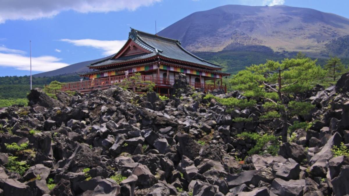 鬼押出し園】鬼が現れる奇岩の絶景スポットとは｜THE GATE｜日本の旅行