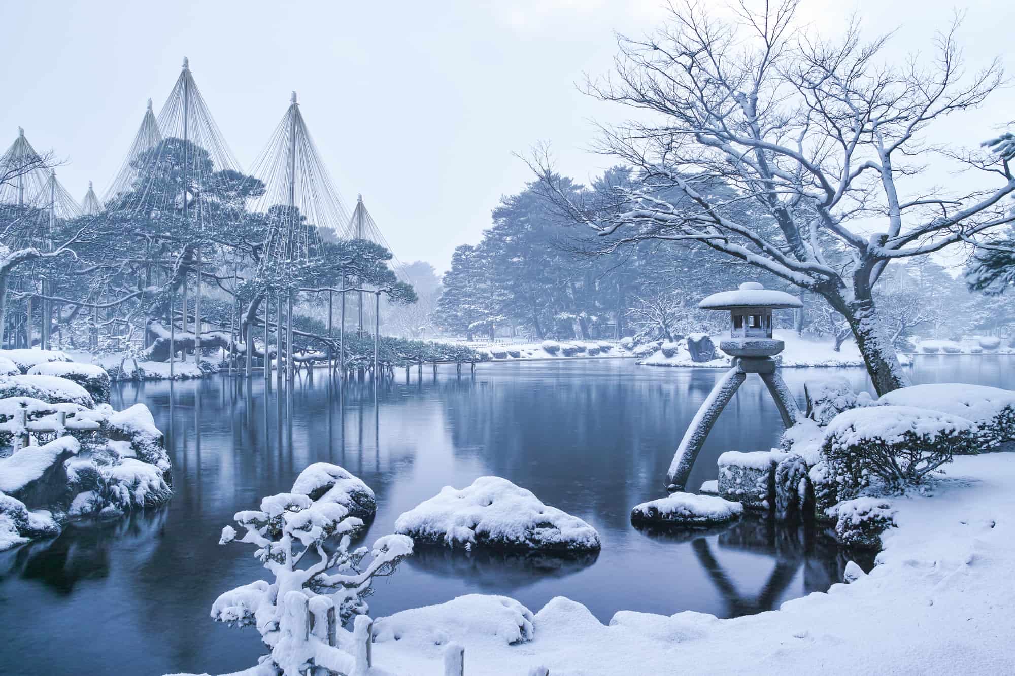 兼六園 の歴史と見どころは 圧巻の美しさを誇る雪吊りの魅力に迫る The Gate 日本の旅行観光マガジン 観光旅行情報掲載