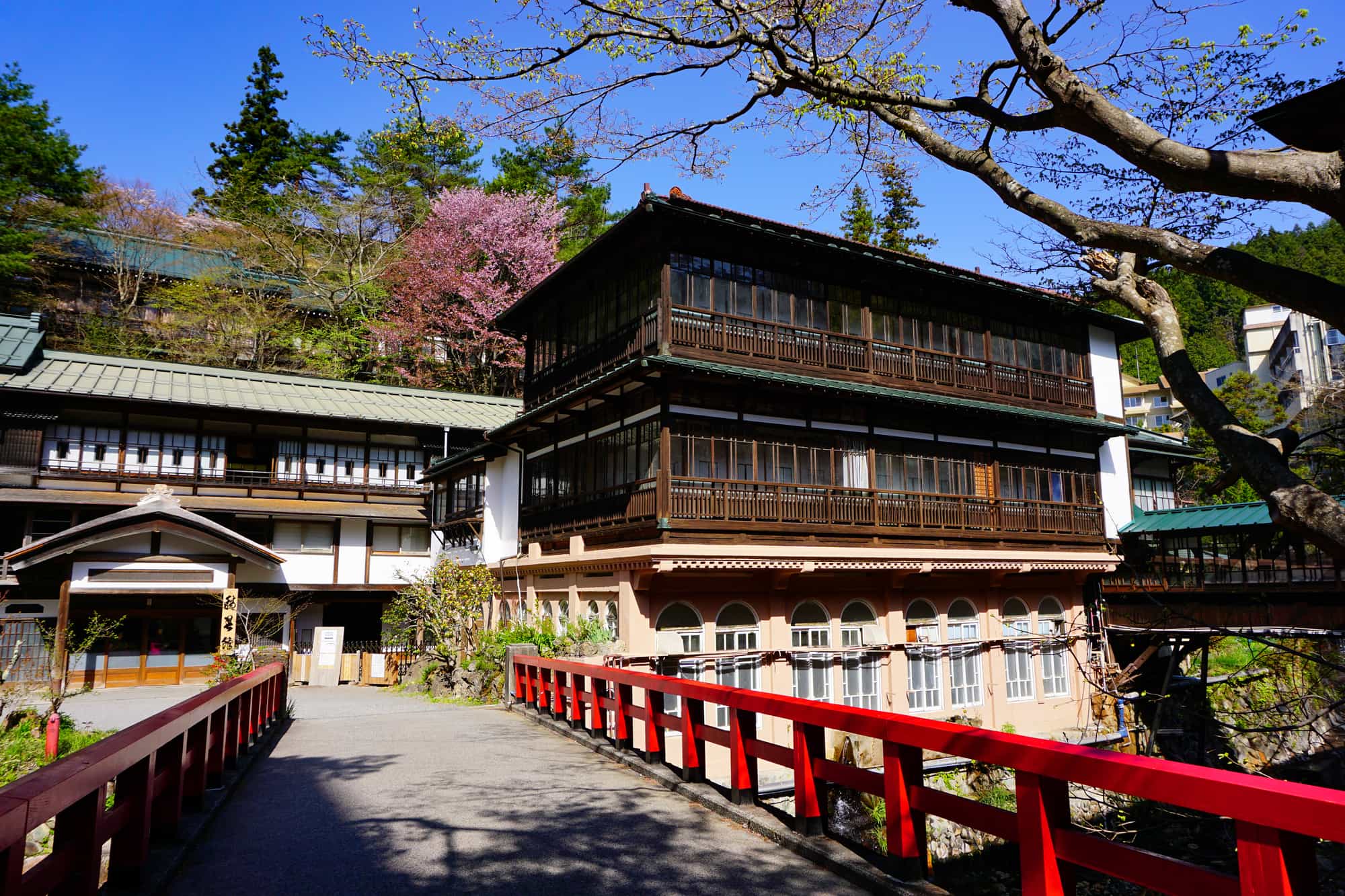 千と千尋の神隠し モデルの温泉地や旅館は 聖地巡礼の旅16選 The Gate 日本の旅行観光マガジン 観光旅行情報掲載