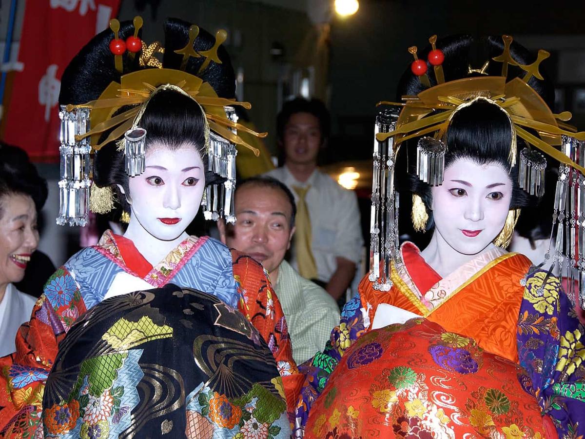 2024【すすきの祭り】にいこう！注目必至の花魁道中や神輿の開催場所も 