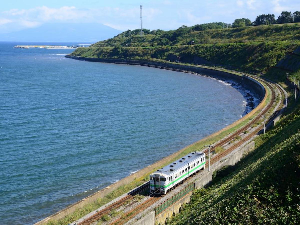 函館本線】列車でゆるり函館〜長万部観光：駅弁や大沼公園を満喫｜THE