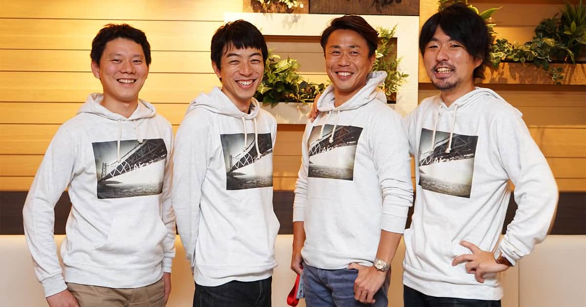 完成前から“お祭りモード!” 「AKASHI」のチームワーク強化に貢献したオリジナルパーカーのデザイン誕生秘話