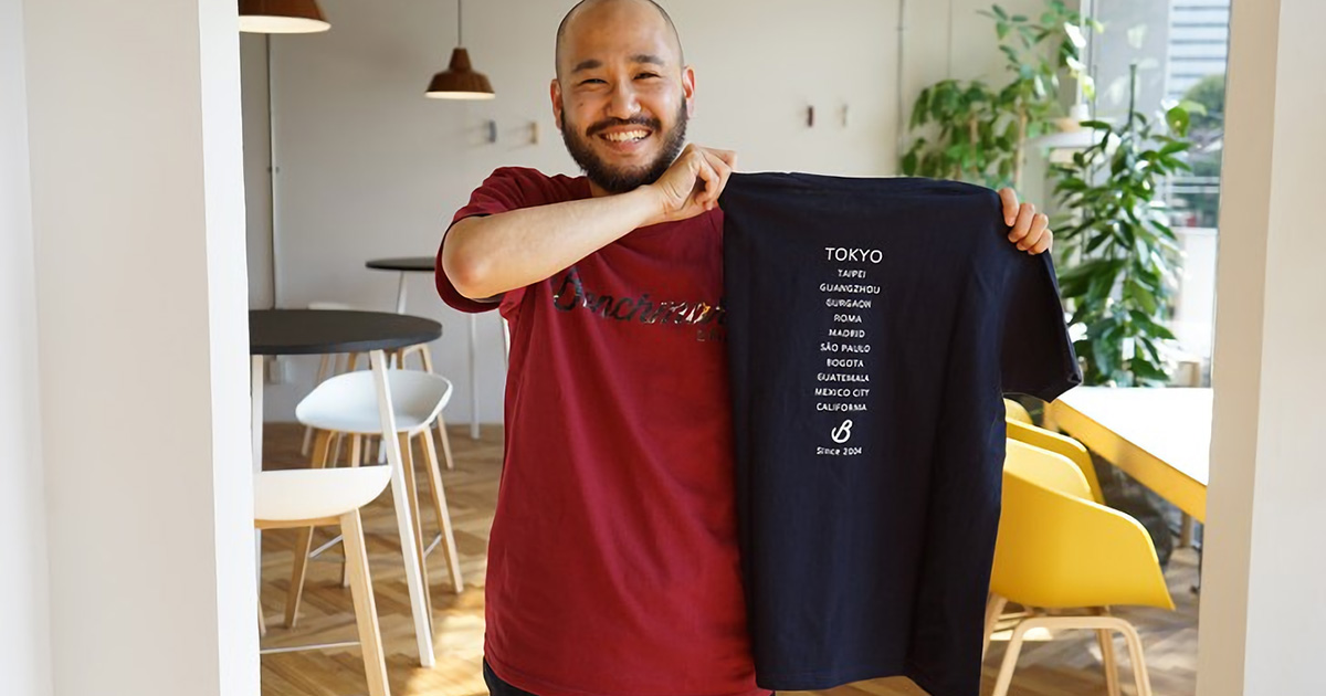 「普段から着れるオリジナルTシャツをデザインしたら、コミュニケーションが増えて仲間意識が強まった!」デザインの秘訣とは