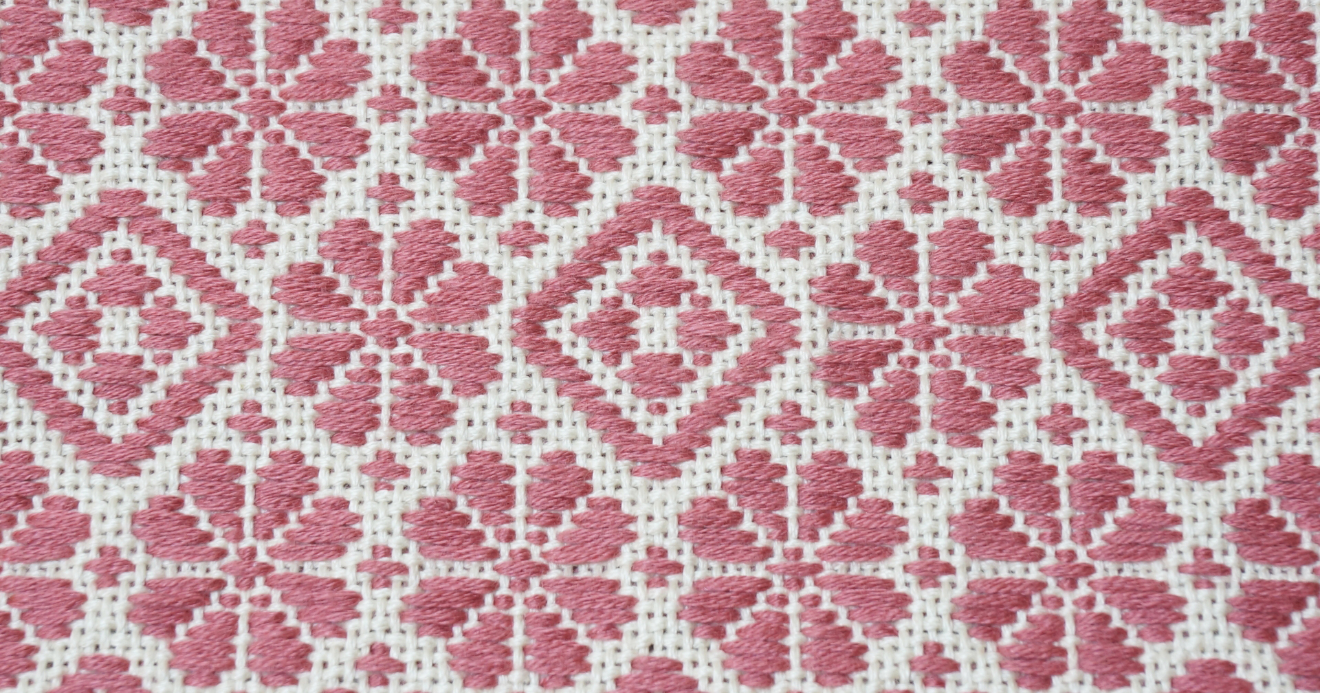 初めてでも絶対に失敗しない!刺繍の簡単なやり方とコツを伝授!