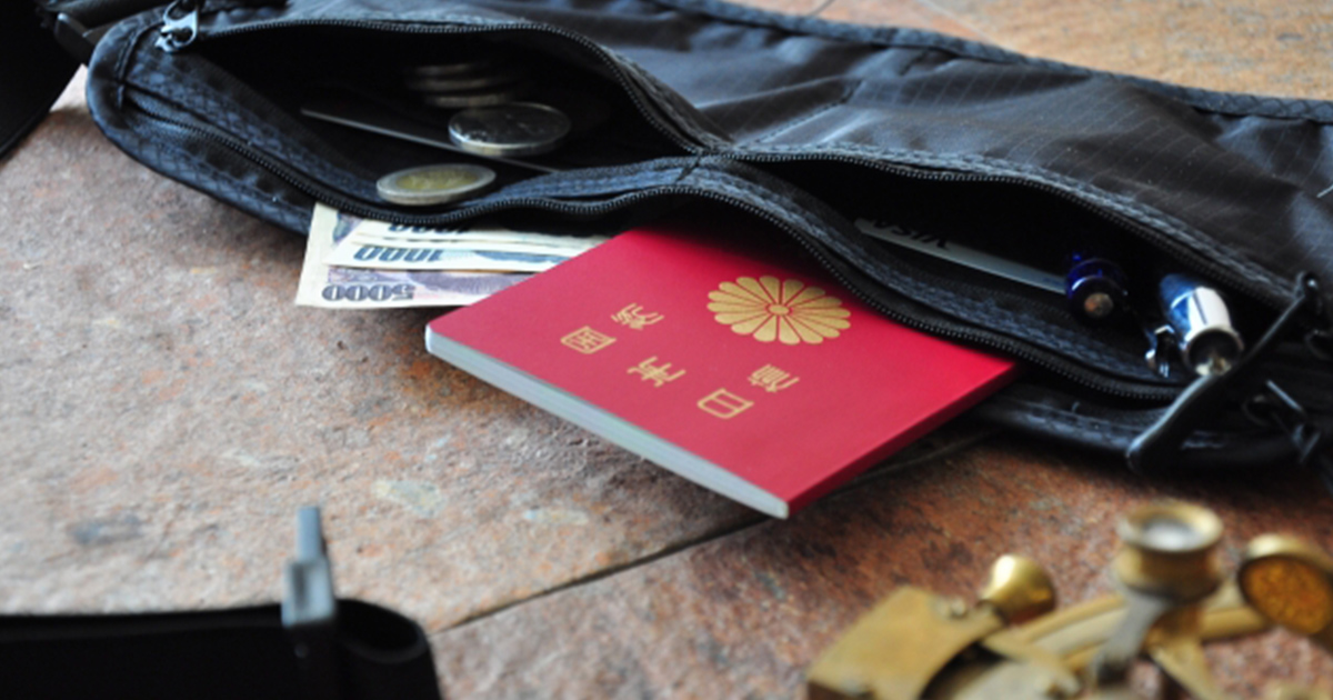使えるメンズポーチの選び方や素材をご紹介!用途によるサイズ感も併せて解説