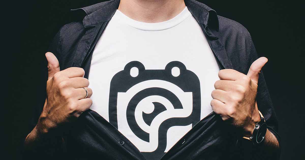 この秋、アウターにインするプリントTシャツはコレで決まり!