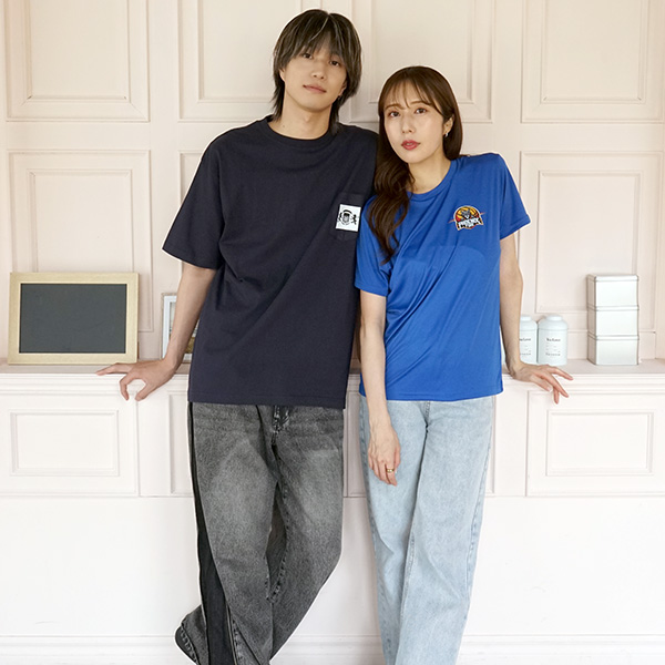 モデル：一ノ瀬しろ（左）／身長178cm／XLサイズ／ネイビー着用