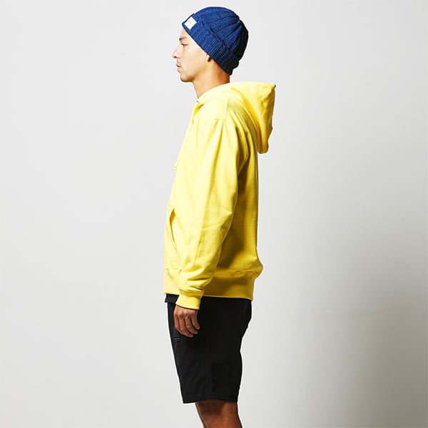 モデル身長182㎝/Lサイズ/ブレージングイエロー着用/サイドシルエット