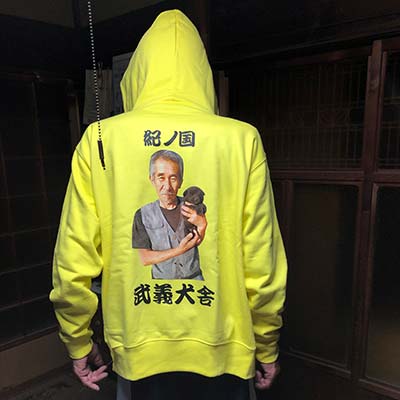 父の日のプレゼントにこちらでプリントパーカーを作らせていただきました^^ 背景消去の依頼から、パーカー作成までとても早く丁寧に対応していただきとても満足しています。 父もとても喜んでくれました。【30代・女性・しいたけ さん】