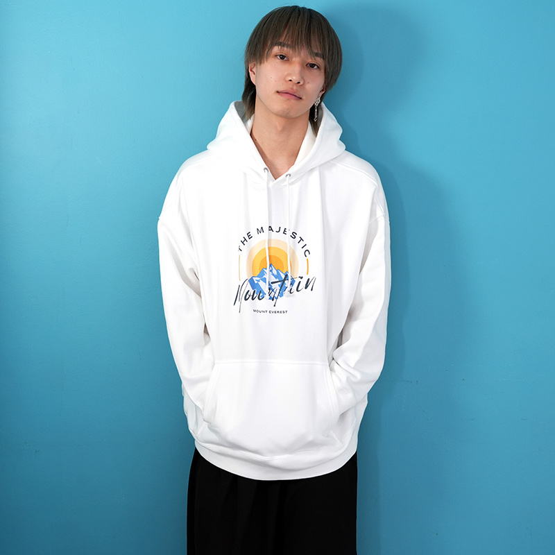モデル：一ノ瀬しろ／身長178cm／XLサイズ／ホワイト着用