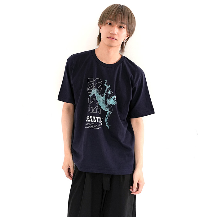 モデル：一ノ瀬しろ／身長178cm／XLサイズ／ネイビー着用