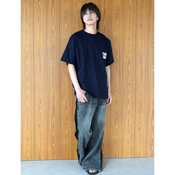 モデル：一ノ瀬しろ／身長178cm／XLサイズ／ネイビー着用