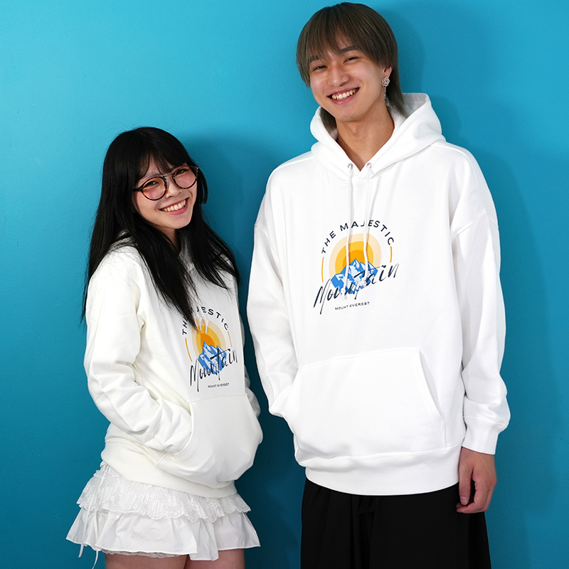 モデル：一ノ瀬しろ（右）／身長178cm／XLサイズ／ホワイト着用