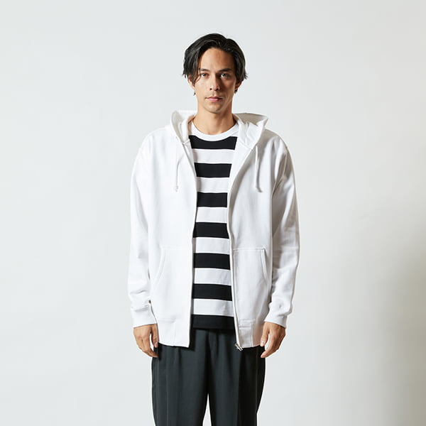 モデル身長182㎝/XLサイズ/ホワイト着用/正面シルエット