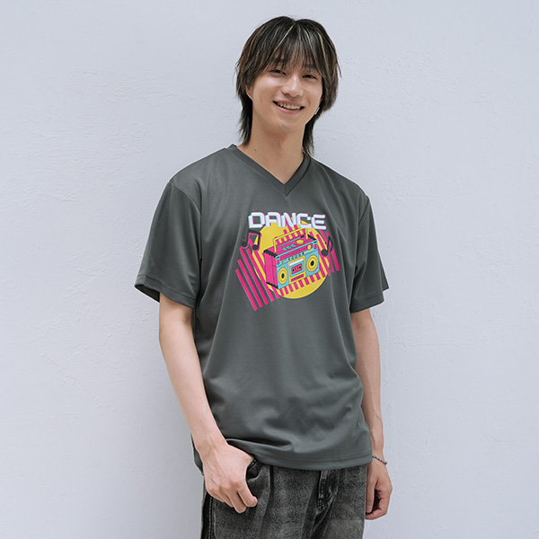 モデル：一ノ瀬しろ／身長178cm／XLサイズ／ダークグレー着用