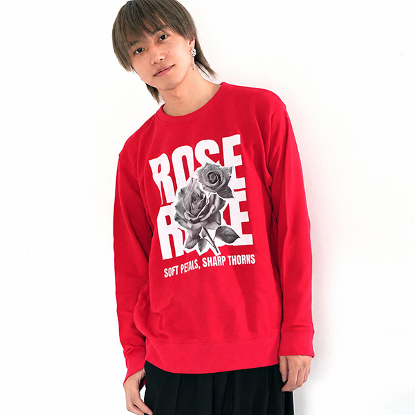 モデル：一ノ瀬しろ／身長178cm／XLサイズ／レッド着用