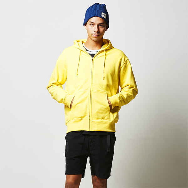 モデル身長182㎝/Lサイズ/ブレージングイエロー着用/正面シルエット