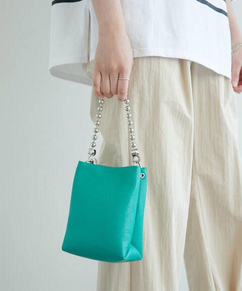 差し色とはどんな意味 差し色におすすめのアイテムの選び方や組み合わせを紹介 Torothy トロシー