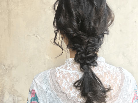 【初級〜中級編】クリスマスデートにおすすめの簡単ヘアアレンジを紹介