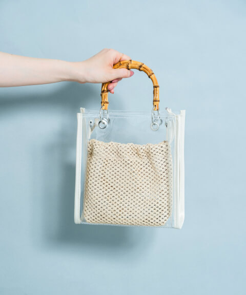 クリアバッグ は春夏だけじゃなく秋冬も使える 人気アイテムやコーデ例を紹介 Torothy トロシー