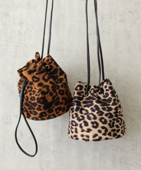 トレンド レオパード柄の取り入れ術を紹介 甘すぎないオトナっぽコーデを楽しもう Torothy トロシー