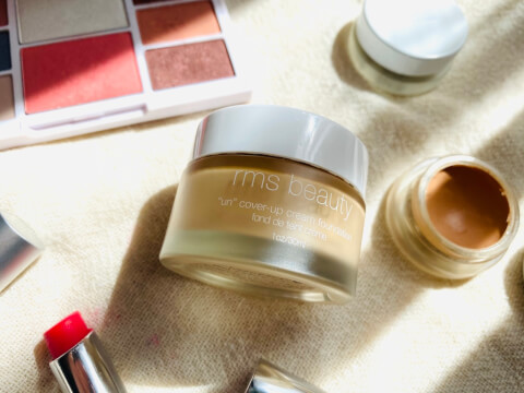 【薬剤師が解説】rms beautyの人気の理由って？ベースからカラーコスメまでおすすめ商品を厳選