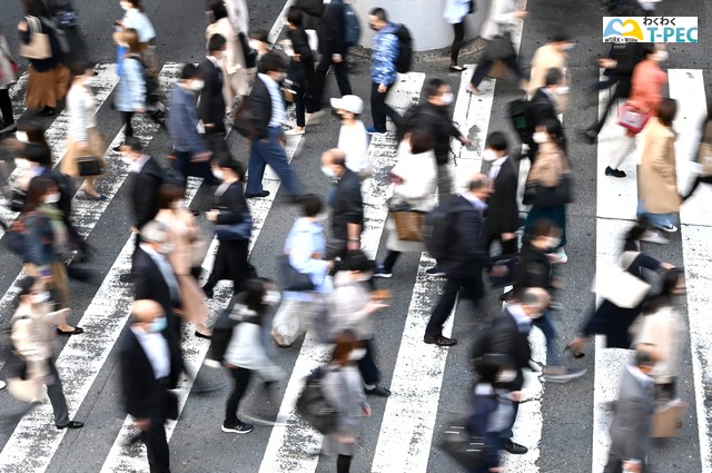「令和5年版過労死等防止対策白書」 就業者の約7割が理想の睡眠時間とれず――睡眠の状況に関する調査分析