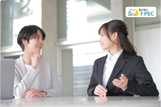 傾聴とは？意味やビジネス・メンタルヘルス対策での効果、傾聴力の高め方を解説【専門家監修】