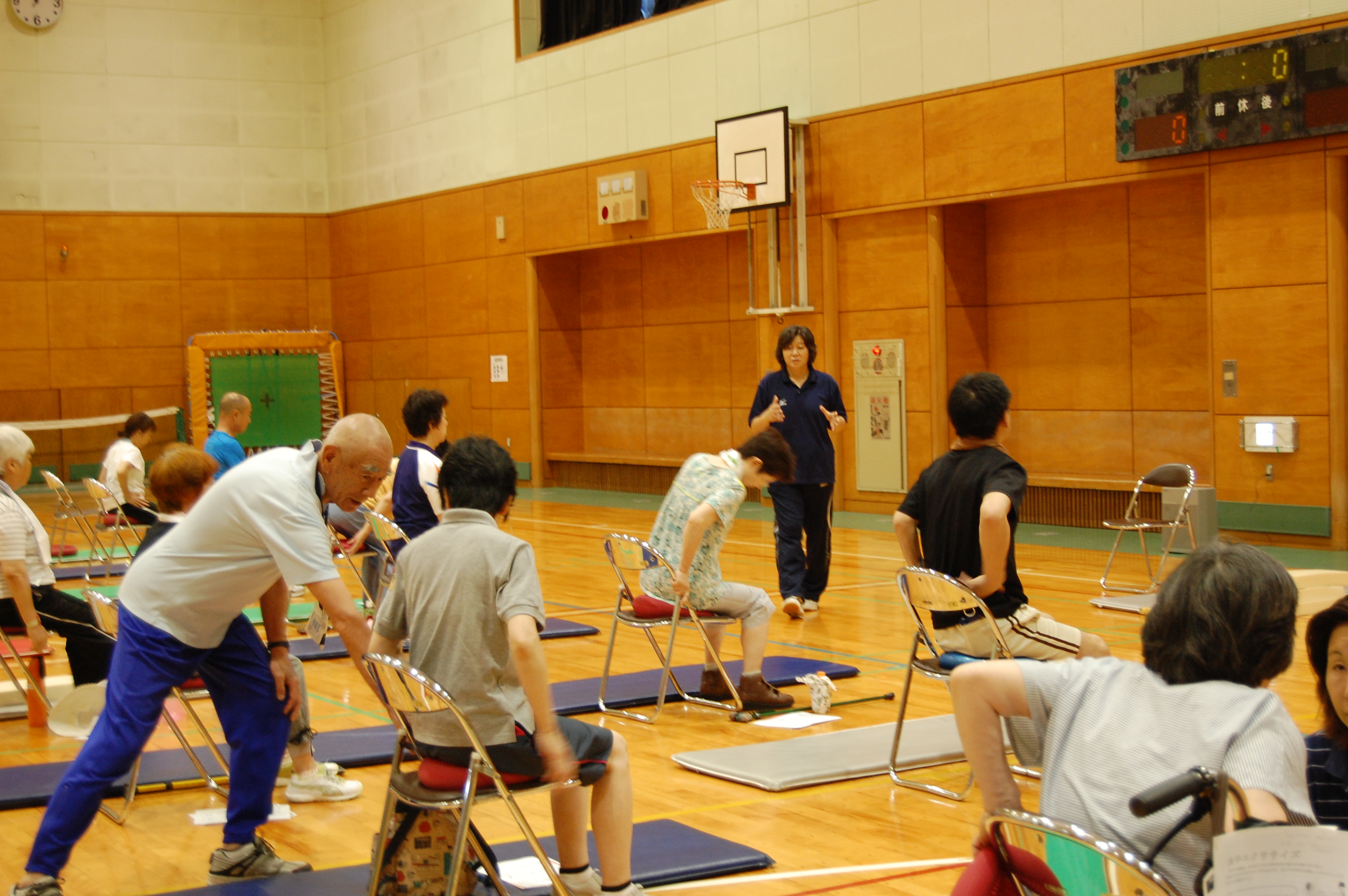 体育館で講義