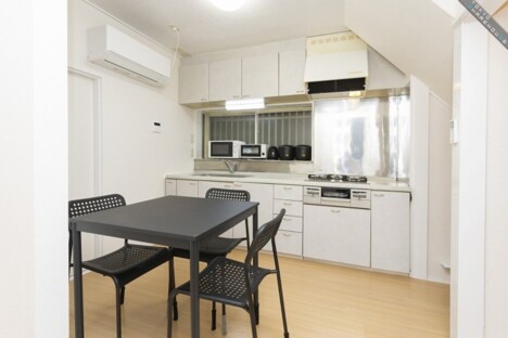 [New!] コミュニティーハウス板橋練馬徳丸：東武練馬駅から徒歩9分。白を基調にした、女性専用・全7室のコンパクトなシェアハウス。少人数だからこそ、自分の時間を大切にしながら、人の気配もほどよく感じられる心地よさがあります。静かな住宅街で、落ち着いた暮らしを求める方におすすめです。