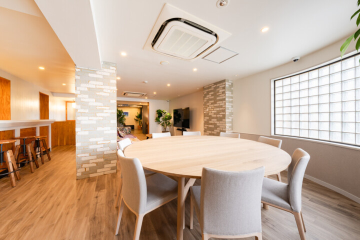 一人でいるより、好きな人達と一緒に ： ソーシャルコートワイアンドエル