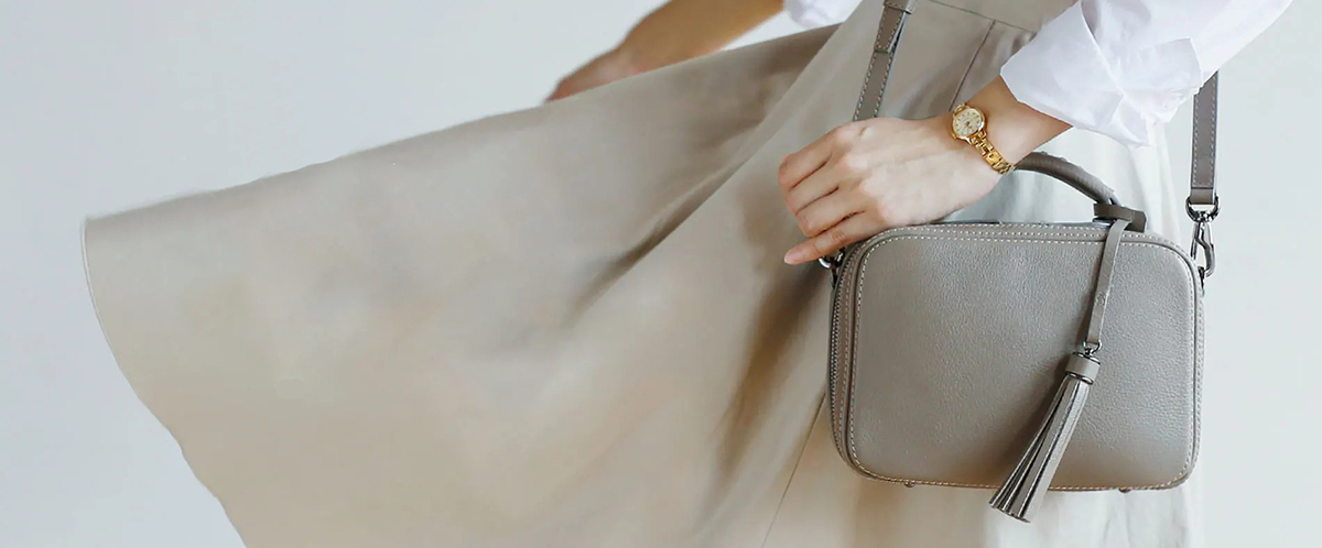 讓人雀躍搖曳的 Clarte 流蘇迷你箱型包