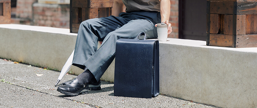 Rainy Days 走向雨日的從容：防水皮革包