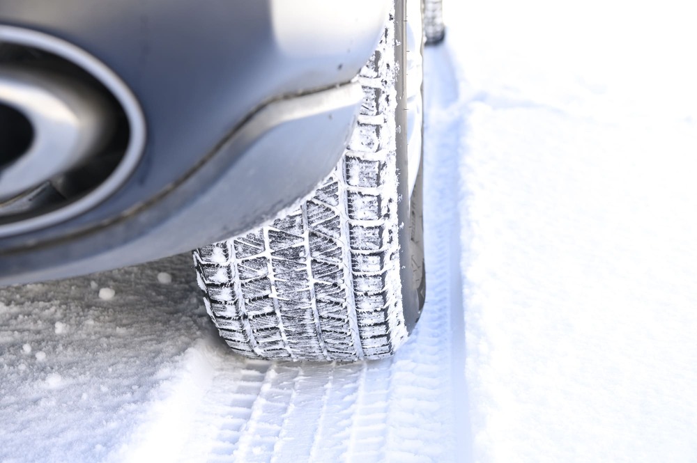 スタッドレスタイヤのインチダウンのメリット デメリットとは 乗り心地や燃費への影響 特集 コラム 激安タイヤ交換 東京タイヤ流通センター