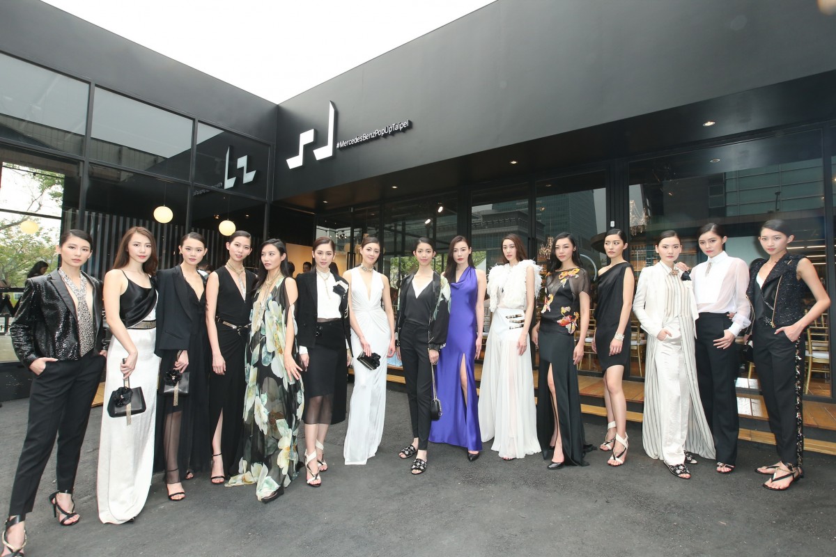 LANVIN精彩絕倫的 35 套春夏女裝作品,由名模邱馨慧、張敏紅領軍 15 位凱渥模特兒共同展演,蜿蜒的伸展台搭配上華美的服裝,就像是一場醉人美夢。